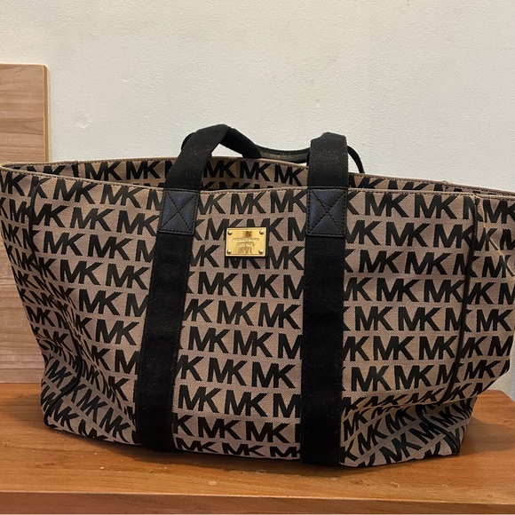 Michael Kors logo travel large tote - Picture 3 of 3